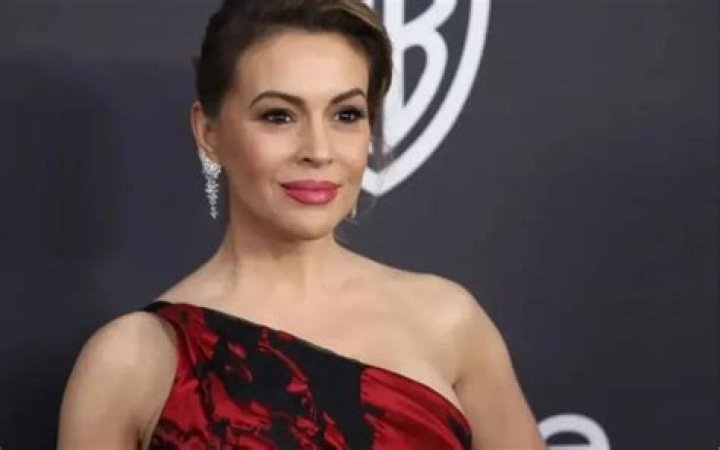 Alyssa Milano Net Worth, Age, Height, Bio, Birthday, Wiki!