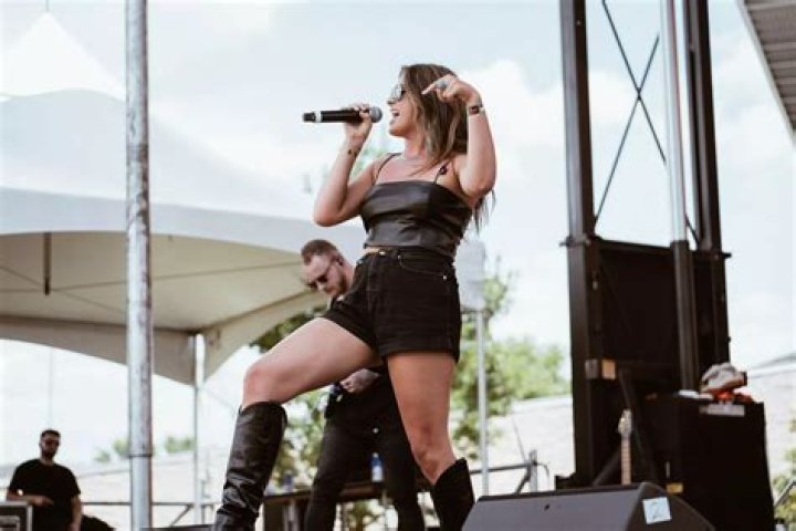 Amber Rella Net Worth, Age, Height, Bio, Birthday, Wiki!