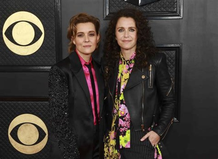 Are Brandi and Belinda Carlile related?