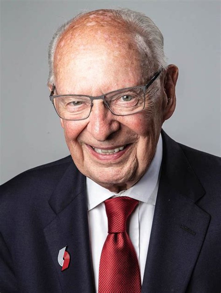 Bill Schonely - Net Worth, Age, Height, Birthday, Bio, Wiki!