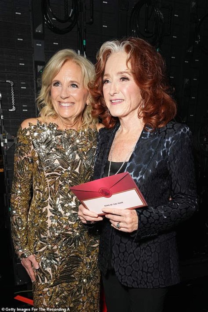 Bonnie Raitt Height: How Tall Is Bonnie Raitt?