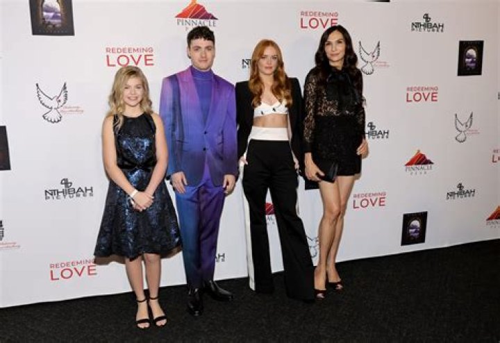 Cam Janssen Net Worth, Age, Height, Bio, Birthday, Wiki!