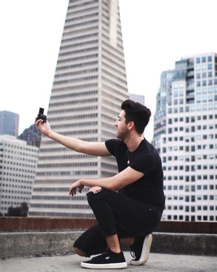 CELEBRITY REALTOR CHRISTOPHER MANAVI SELLS COLUMBUS OH ESTATE TO TIKTOK STAR BRYCE HALL