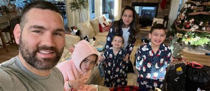 Chris Weidman Siblings: Does Chris Weidman have siblings?