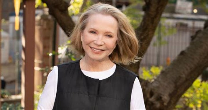 Debra Jo Rupp Net Worth, Age, Height, Bio, Birthday, Wiki!