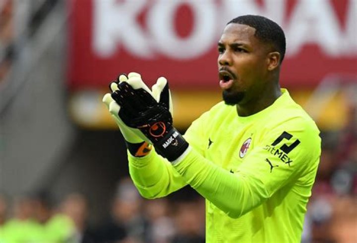 Does Mike Maignan Have A Girlfriend?