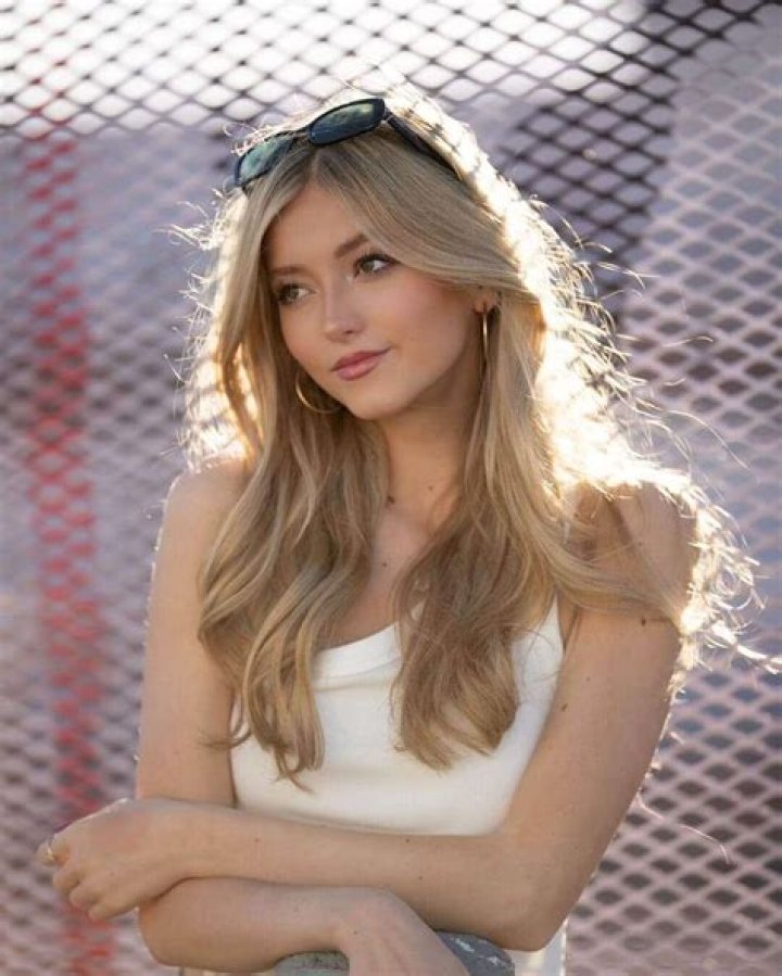 Emily Dobson Net Worth, Age, Height, Bio, Birthday, Wiki!