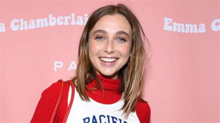 Emma Chamberlain Net Worth, Age, Height, Bio, Birthday, Wiki!