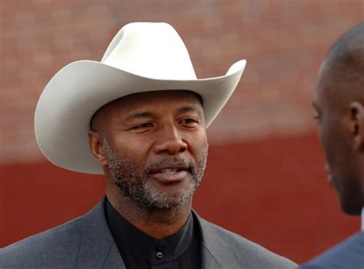 Fame | Mel Blount net worth and salary income estimation Apr, 2024