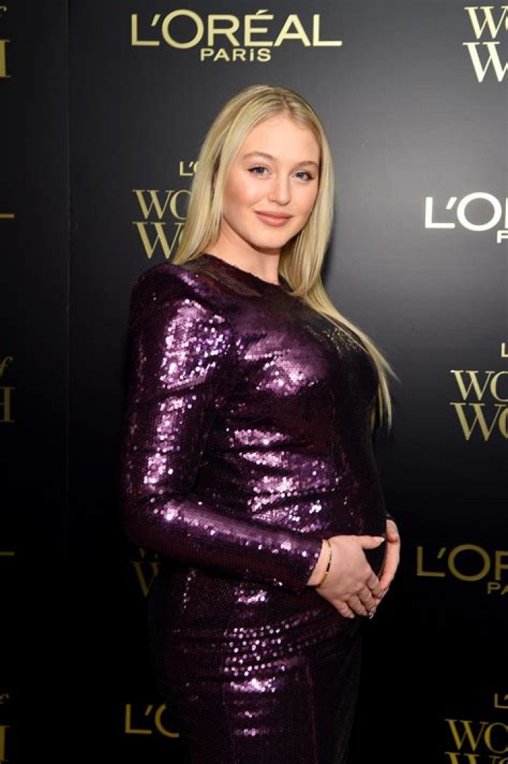 Iskra Lawrence Net Worth, Age, Height, Bio, Birthday, Wiki!