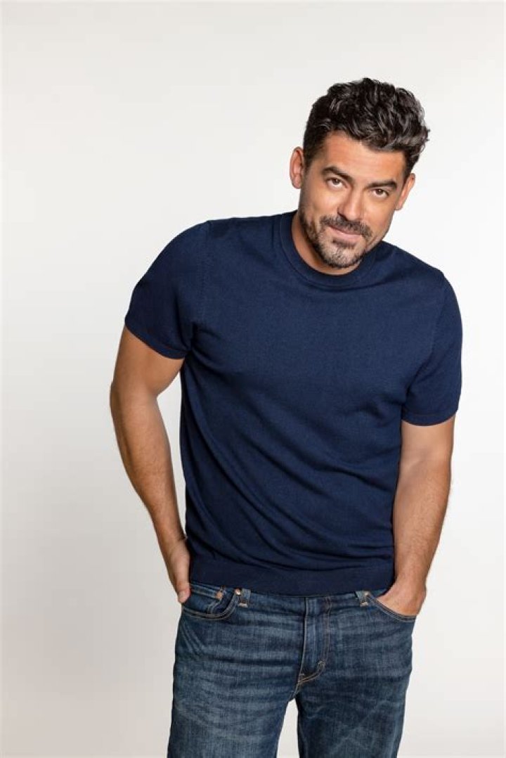 Iván Arana - Net Worth, Age, Height, Birthday, Bio, Wiki!