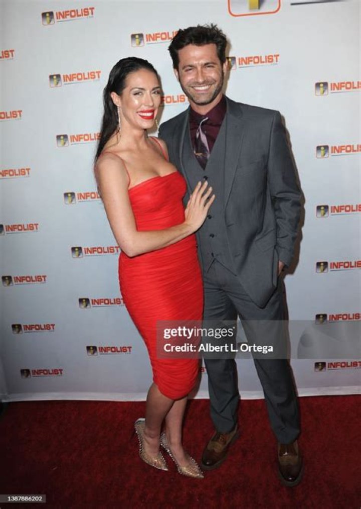 Jonathan Vélez Muñoz’s Girlfriend: Who is Jonathan Vélez Muñoz Dating?