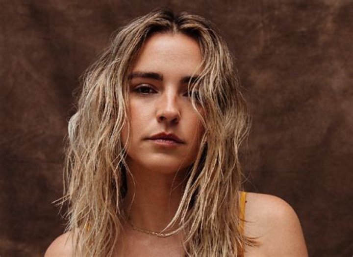 Katelyn Tarver showcases the unpleasant side of herself in “Nicer”