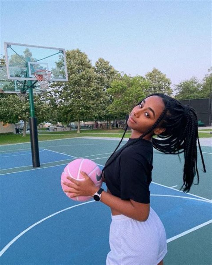 Kianna Naomi - Net Worth, Age, Height, Birthday, Bio, Wiki!