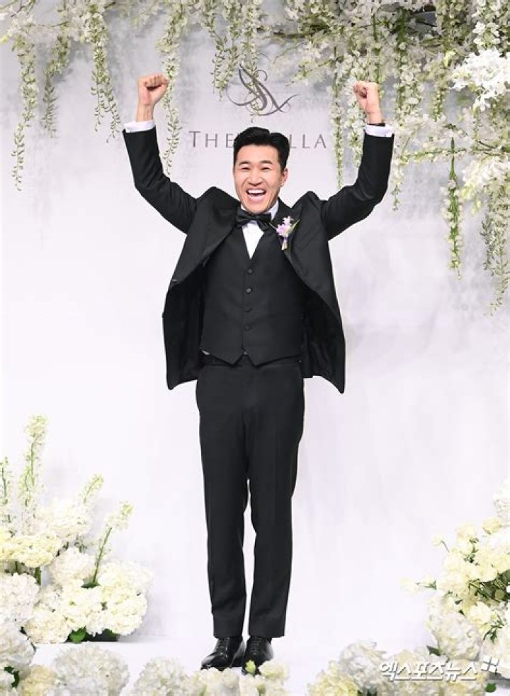 Kim Jong-min - Net Worth, Age, Height, Birthday, Bio, Wiki!