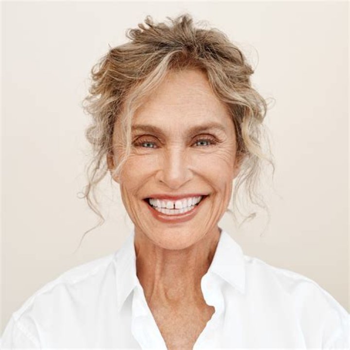 Lauren Hutton - Net Worth, Age, Height, Birthday, Bio, Wiki!