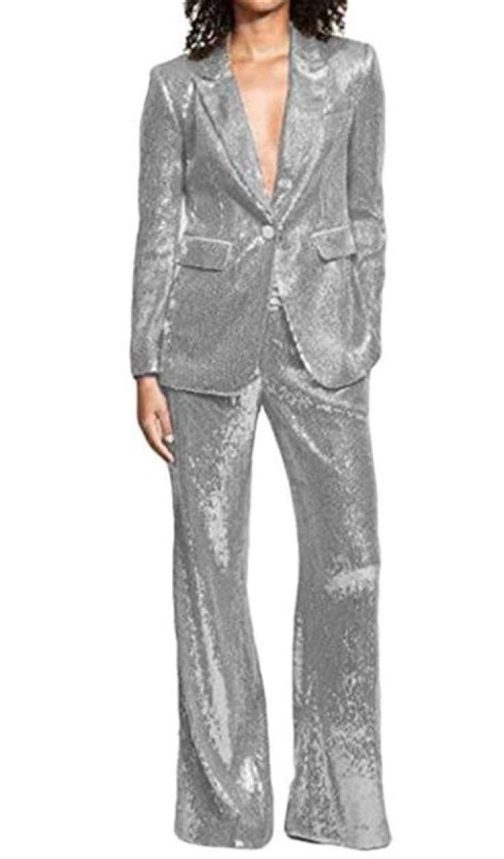 Lawyer Advocates for Date-Night Glitter with Amal Clooney’s Silver Sequined Look