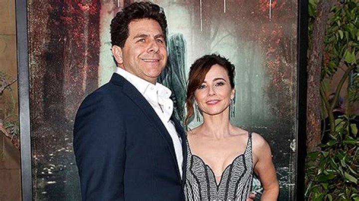 Linda Cardellini’s Boyfriend: Who is Linda Cardellini Dating?