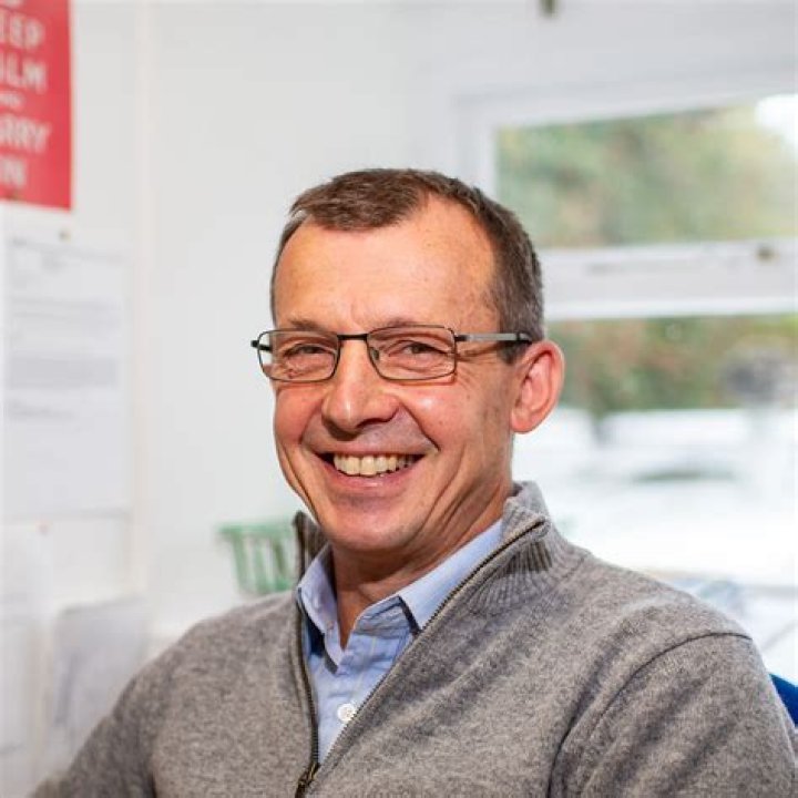 Mark Hewlett - Net Worth, Age, Height, Birthday, Bio, Wiki!