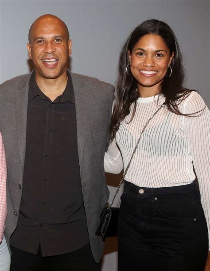 Meet Devin Booker, Age, Biography, Net Worth, Girlfriend, Parents