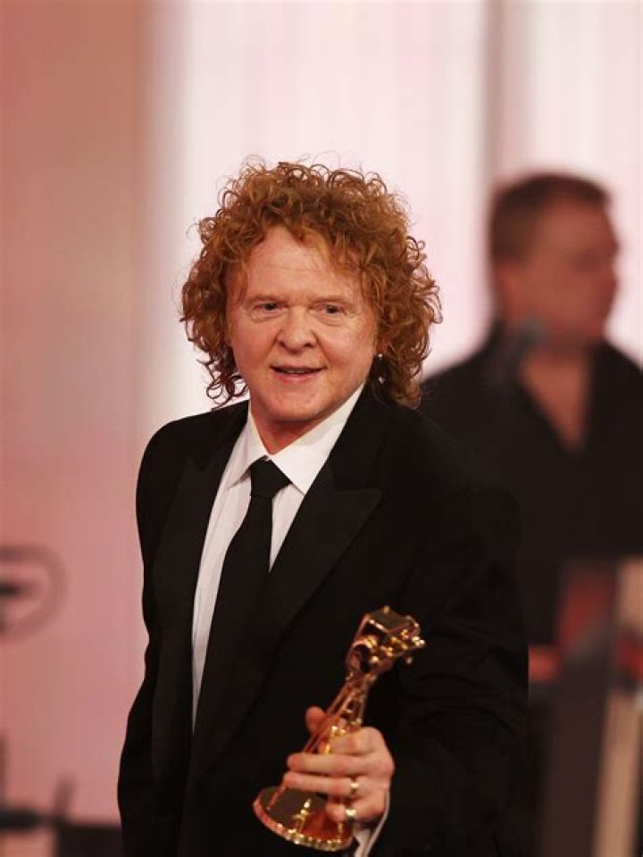 Mick Hucknall Net Worth, Age, Height, Bio, Birthday, Wiki!
