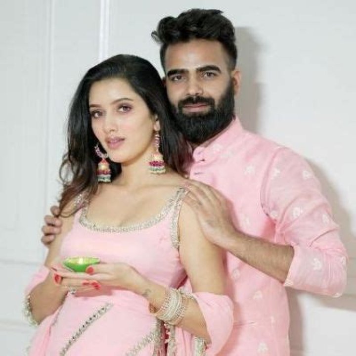 Neetu Bisht- Wiki, Age, Height, Net Worth, Husband, Ethnicity