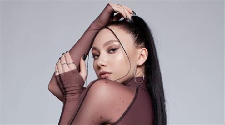 Olya Viglione - Net Worth, Age, Height, Birthday, Bio, Wiki!