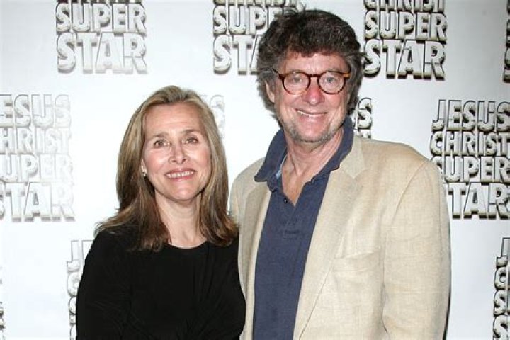 Robert Cohen Net Worth, Age, Height, Bio, Birthday, Wiki!