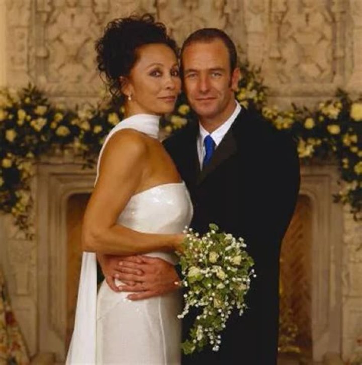 Robson Green wife: Who is Robson Green married to?