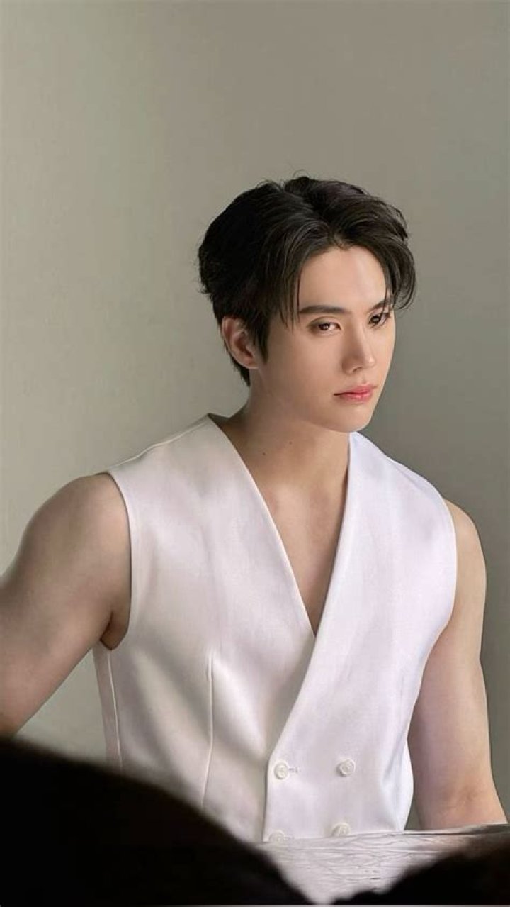 Sarin Ronnakiat - Net Worth, Age, Height, Birthday, Bio, Wiki!