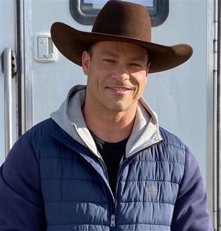 Shawn Roberts Net Worth, Age, Height, Bio, Birthday, Wiki!