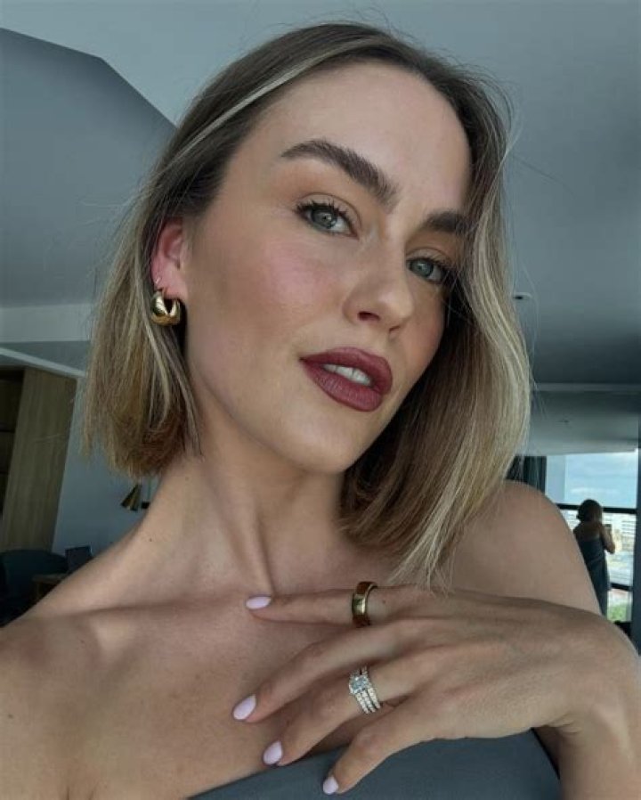 Stephanie Claire Smith Net Worth, Age, Height, Bio, Birthday, Wiki!