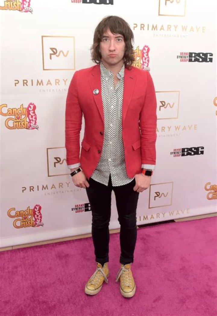 Tom Higgenson - Net Worth, Age, Height, Birthday, Bio, Wiki!