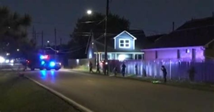 Video Of Lady Svcking A Man’s ‘Ding Dong’ In A Club Amid Coronavirus Outbreak Hits The Internet